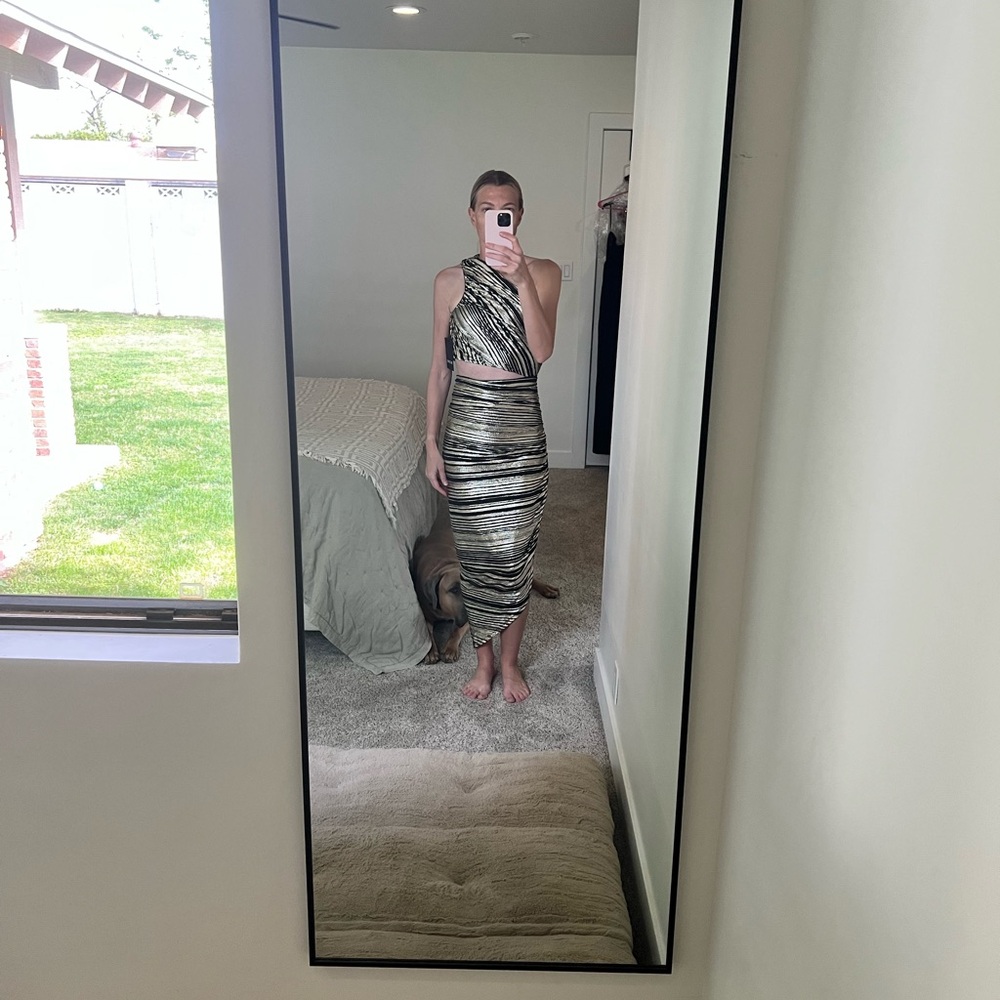 One-Shoulder Gold and Black Dress - Picture 3 of 3